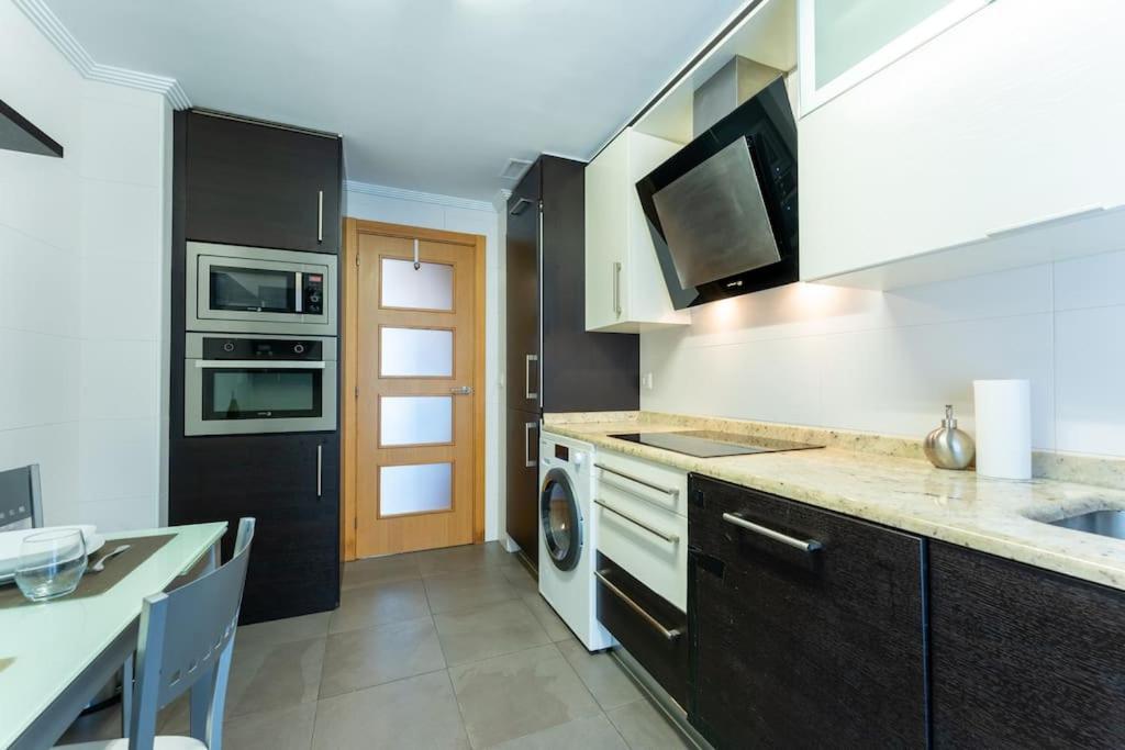 En El Corazon De La Ciudad Con Parking Appartement *